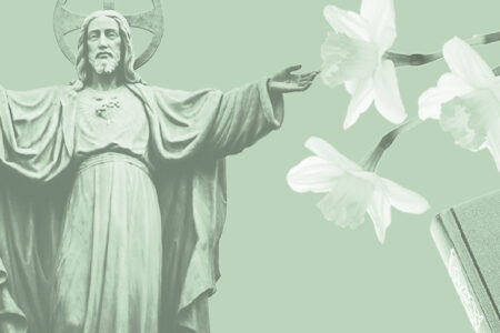 Baggrundsbillede til quiz om helligdage, lysegrøn baggrund med udklip af en Jesus-figur, en højskolesangbog, påskeliljer og juletræ.